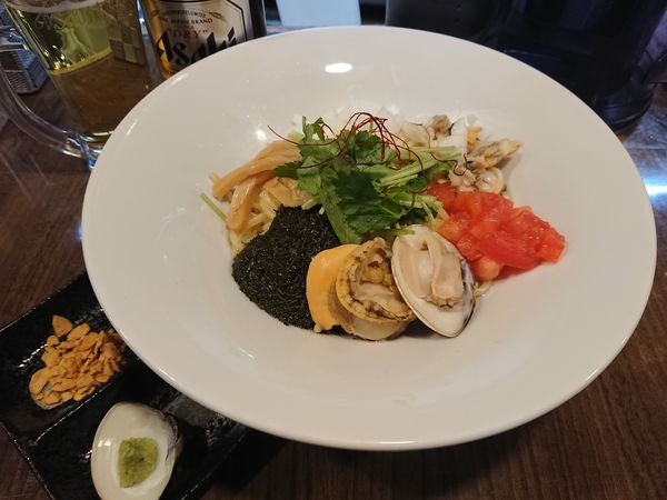 「【限定】3種の貝とギバサの海鮮まぜそば900円＋ビール」@寿製麺よしかわ 保谷店の写真