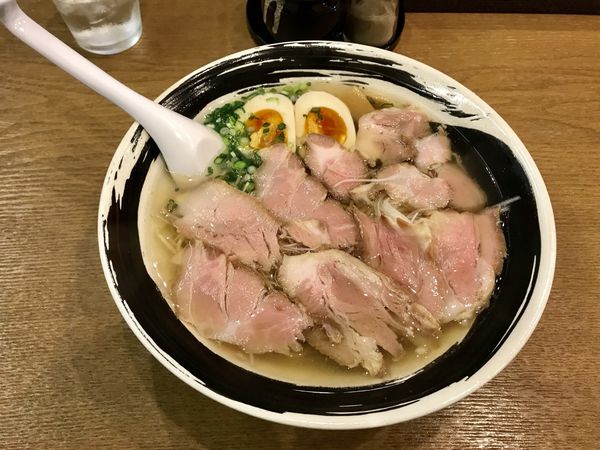 「しおラーメン大盛り+煮卵、チャーシュー」@らーめん 柊の写真