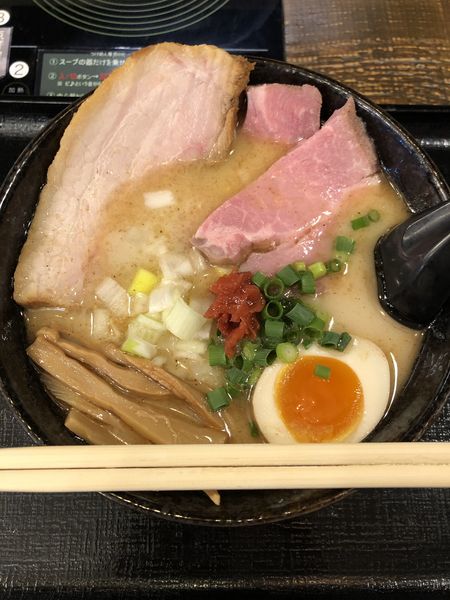 「塩ラーメン(780円)、低音レアチャーシュー(150円)」@中華そば ことぶきやの写真