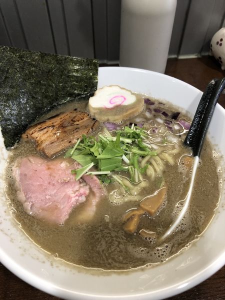 「濃厚煮干し中華そば」@らーめんぶたまろの写真