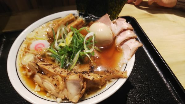 「特製ラーメン 1090円」@麺屋 たけ井 阪急梅田店の写真