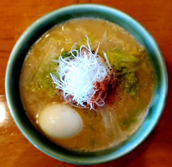 「(冬季限定）鶏白湯酒粕味噌+味玉」@鮫麺房 さのすけの写真