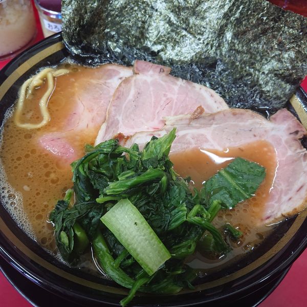 「チャーシュー麺930円硬め」@家系ラーメン王道 いしい 市原五井店の写真