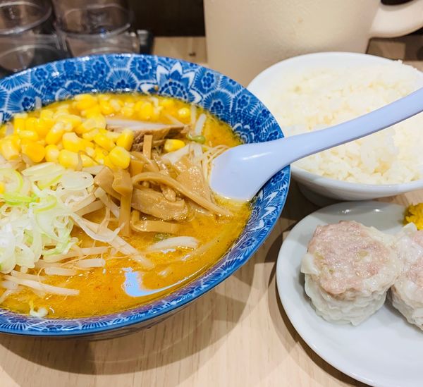 「味噌＋焼売ライスセット（￥850）」@肉厚わんたん麺と手作り焼売 ら麺亭 浅草支店の写真