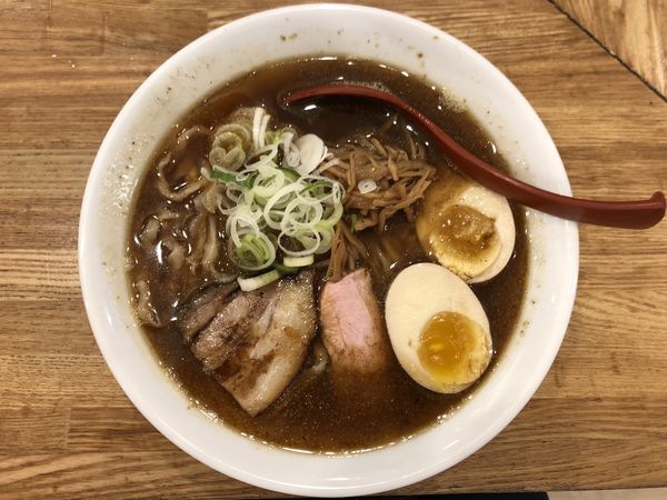 「喜多方らーめん 煮干 味玉」@麺や 七彩 八丁堀店の写真