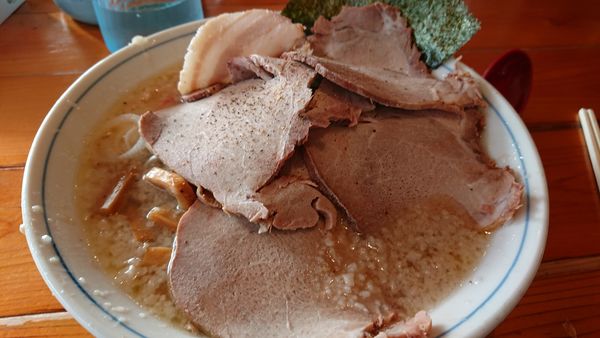 「背油醤油チャーシュー麺」@房総豚骨ラーメン こてメン堂の写真