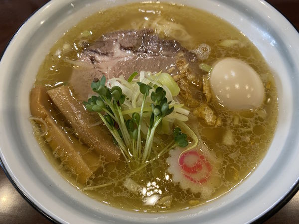 「芳醇鶏塩ラーメン＋味玉：700＋100円」@らーめんつけ麺 吉田商店 本店の写真