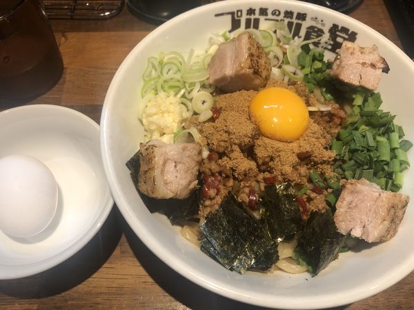 「浮気なまぜそば定食（1030円）」@本気の焼豚 プルプル食堂の写真