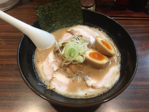 「チャーシュー麺＋味玉（大盛・太麺）」@ラーメン長山の写真