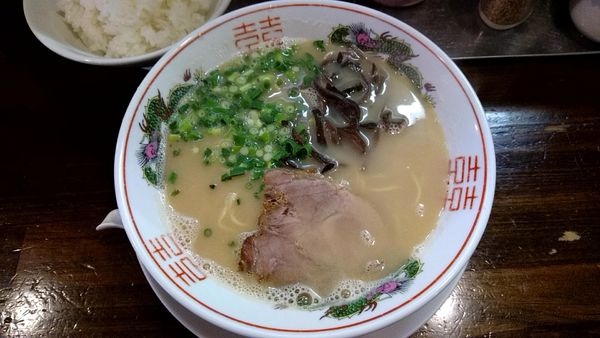 「Cセット（とんこつラーメン700円＋ライス50円）」@萬福本舗の写真