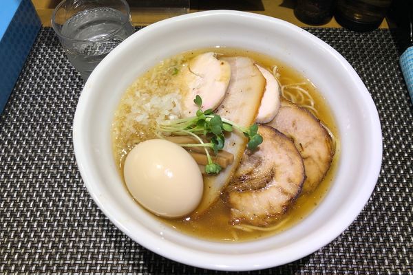 「石釜あご出汁麺(中盛)1,080円+和え玉180円」@西山屋の写真