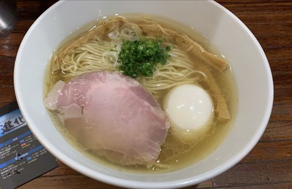 「味玉しおラーメン」@町田汁場 しおらーめん進化 町田駅前店の写真