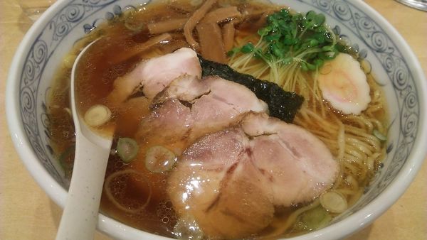 「男爵ラーメン 700円＋特製 ジャンボぎょうざ小盛 310円」@麺工房 男爵 市川本店の写真