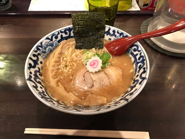 「豚骨魚介らー麺」@東京駅 斑鳩の写真