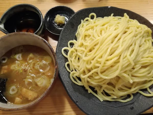 「辛味つけ麺:820円(特盛:100円)」@つけ麺屋 やすべえ 秋葉原店の写真