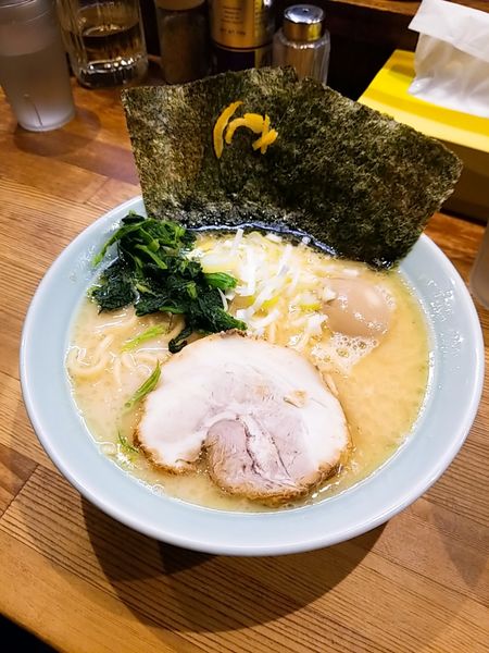 「塩家系らーめん」@鶴一家の写真