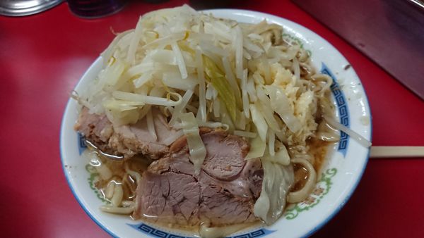「小豚ニンニクヤサイ」@ラーメン二郎 目黒店の写真