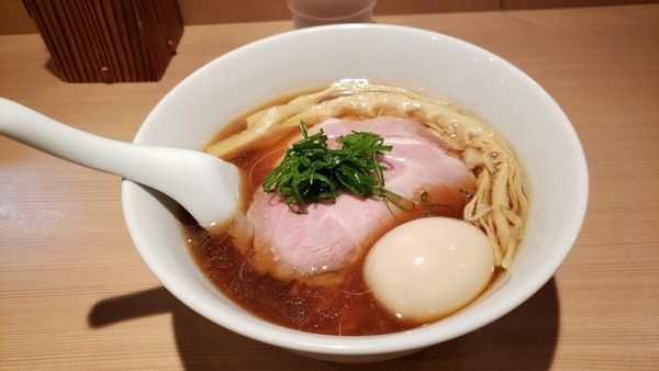 「特製醤油らーめん1000円」@らぁ麺 はやし田 新宿本店の写真