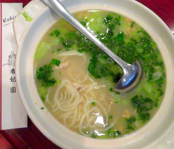 「煨麺（特製鶏煮込みそば）（1,430円）」@香妃園の写真