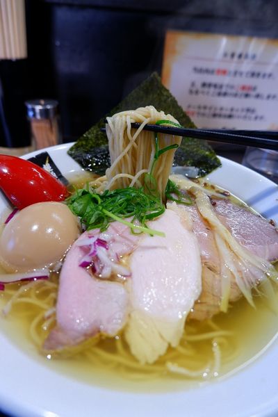 「白醤油麺＋味玉」@超純水採麺 天国屋の写真