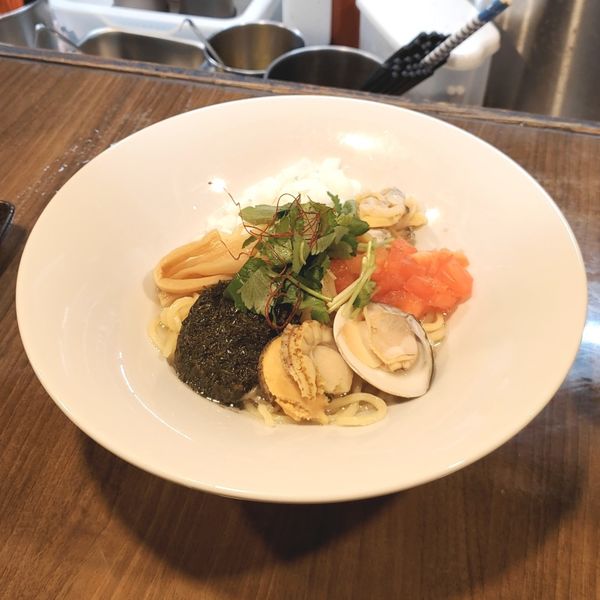 「【限定】3種の貝とギバサの海鮮まぜそば」@寿製麺よしかわ 保谷店の写真