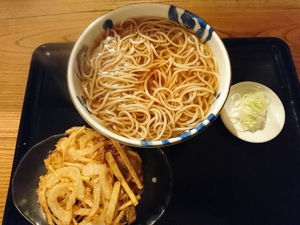 「かけそば+かき揚げ(570円)」@渦uzuの写真