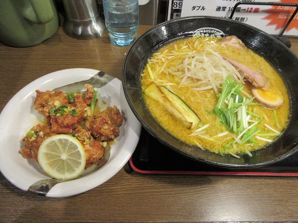 「カレー豚骨らーめん（９０２円）＋若鶏の中華ソース５８３円」@ゆきむら亭 ショッピングセンターパルナ店の写真