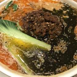 山椒担担麺 990円