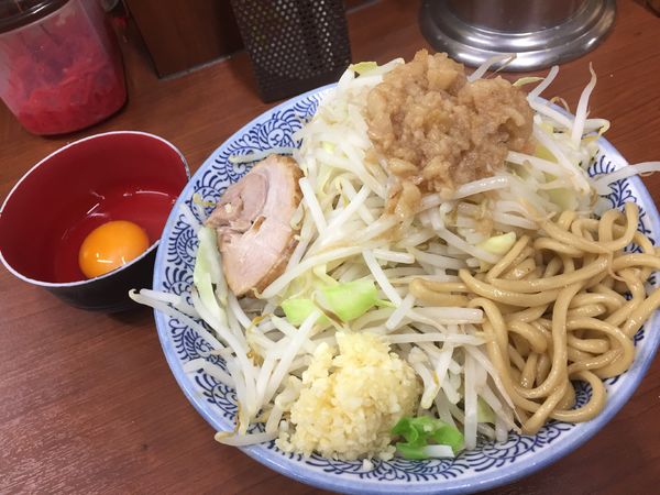 「小マム(ヤサイニンニクアブラ)¥750+生卵¥50」@立川田田の写真