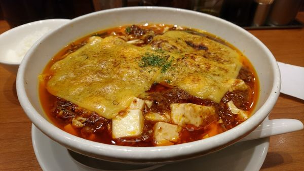 「【昼】焼きチーズ麻婆麺 4辛」@SHIBIRE NOODLES 蝋燭屋 表参道ヒルズ店の写真