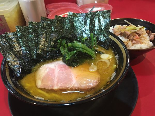 「ラーメン＋半賄い飯」@家系ラーメン とらきち家の写真