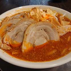 辛ニンニクチャーシューメン(太麺大盛り、3辛)