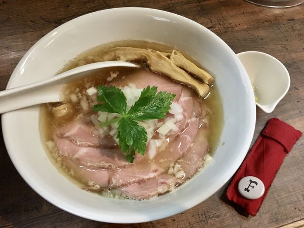 「イベリコ豚の背脂焼豚煮干蕎麦」@神保町黒須の写真