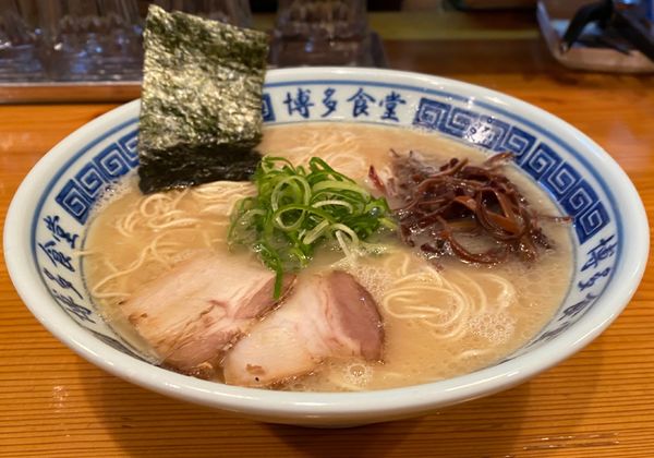「博多ラーメン650円」@博多食堂 濃麻呂 歌舞伎町店の写真