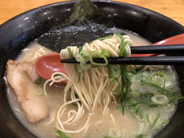 「博多ラーメン￥６００　替玉￥１１０」@博多ラーメン 本丸亭 飛島店の写真