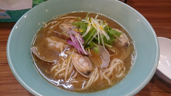 「貝出汁塩そば（あさり）820円＋大盛り（サービス）」@中華そば つの井の写真