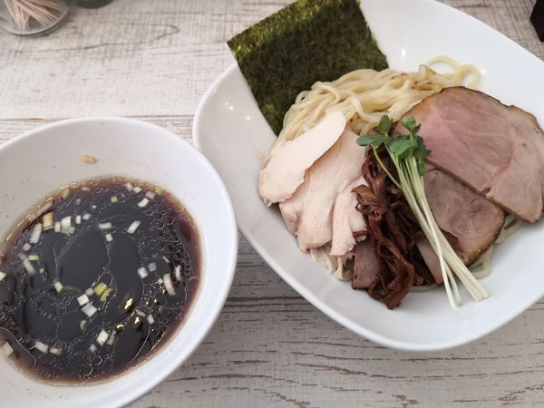 「醤油つけ麺＋チャーシュー」@らーめん 羊と狼の写真