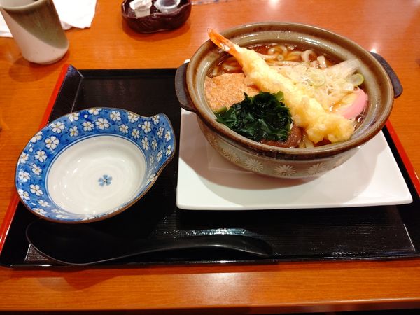 「鍋焼きうどん(並盛)858円」@海鮮茶屋 一鮮の写真