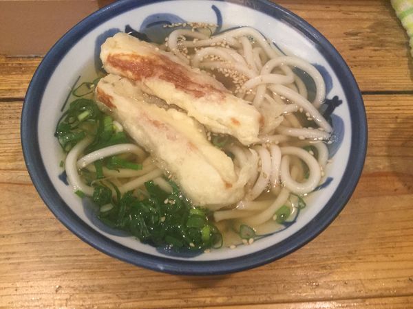 「かけうどん(¥320・ちくわ天サービス)」@ゆず屋製麺所の写真