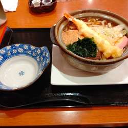 鍋焼きうどん(並盛)858円