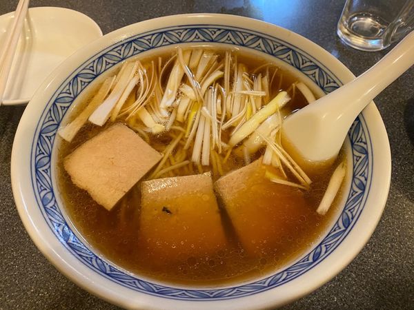 「1/27 葱叉焼麺（770円）＋白ワイン200ml（220円）」@前門飯店の写真