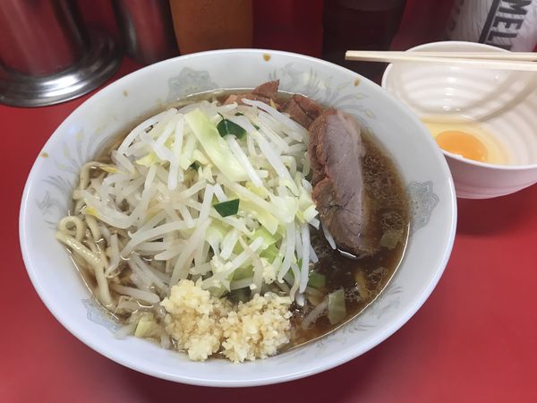 「小ラーメン（麺1／2）＋生玉子」@ラーメン二郎 上野毛店の写真