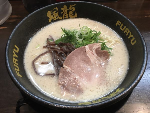 「豚骨ラーメン(650¥)」@とんこつラーメン博多風龍 上野店の写真