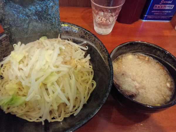 「つけ麺８５０円細麺ニンニク油多め」@ラーメン梅 梅島店の写真