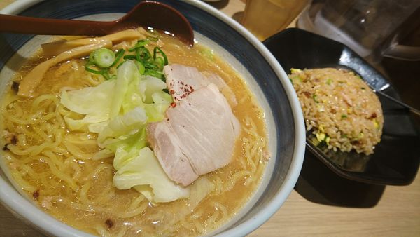 「味噌ラーメン、半チャーハンセット」@札幌らーめん ほくと亭の写真