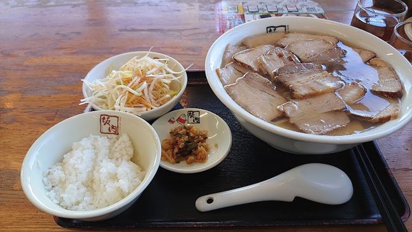 「ねぎ焼豚ラーメン、味玉、半ライス」@喜多方ラーメン 坂内 潮来店の写真