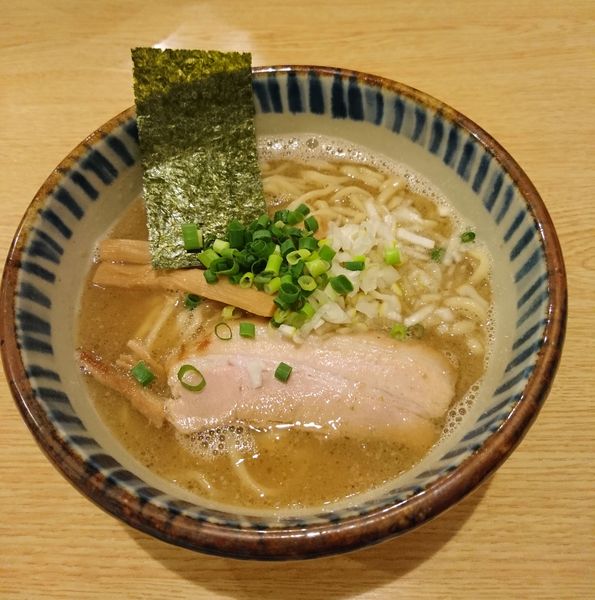 「和風豚骨らーめん中盛 平打ち麺」@麺屋くおん 上里店の写真