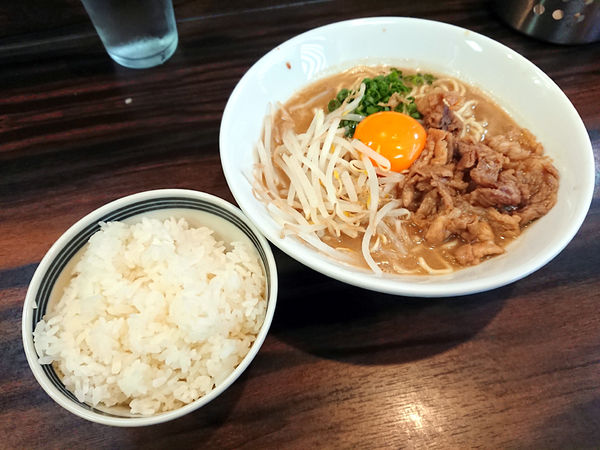 「限定 徳島中華そば+ご飯」@中華そば 梟の写真