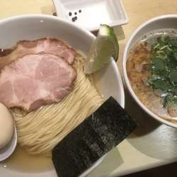 昆布水つけ麺 味玉入り