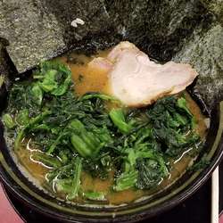 ラーメン(麺少なめ青菜マシ)